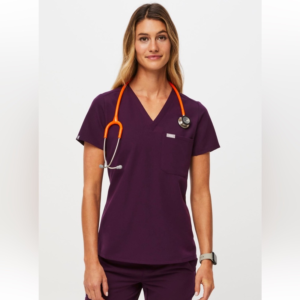 FIGS Catarina Slim One Pocket Top